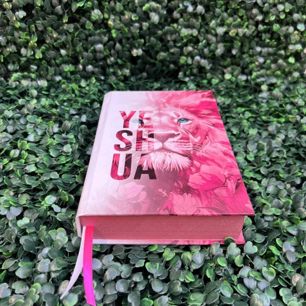 Bíblia Sagrada Feminina Leão Yeshua Rosa Capa Dura Com Harpa e Índice LETRA MÉDIA Versão ARC Jovem - Imagem 6